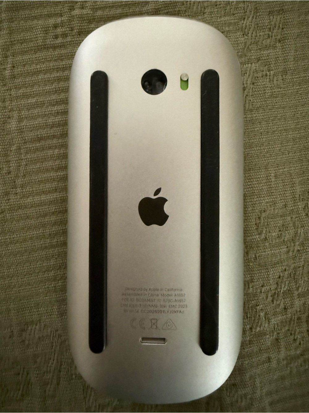 Apple Silver Wireless Magic Mouse with Black Grip Strips - Picture 2 of 6